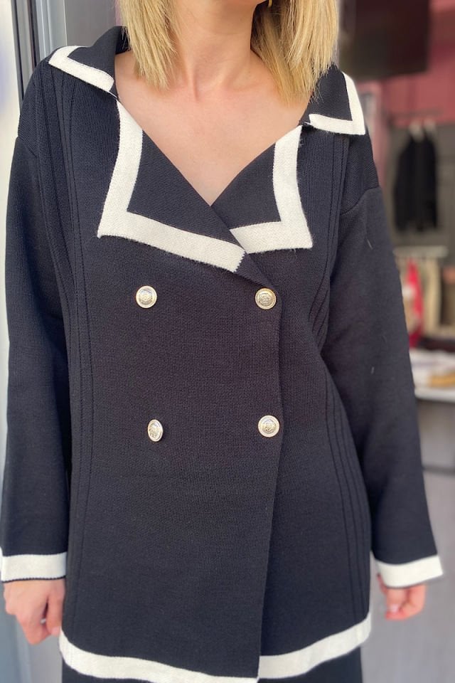 Düğmeli Siyah Beyaz Takım