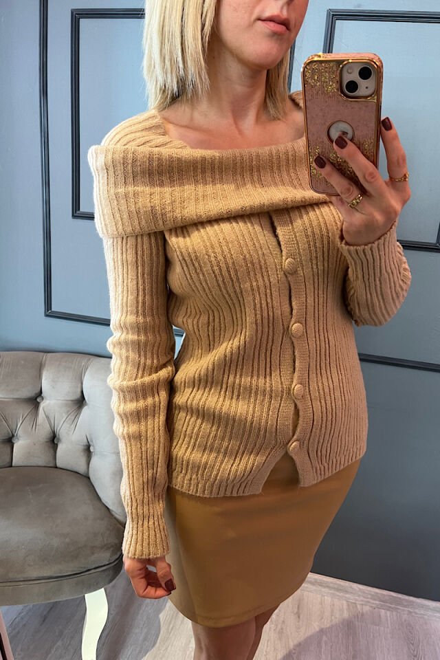 Omuz Detaylı Düğmeli Triko-Camel