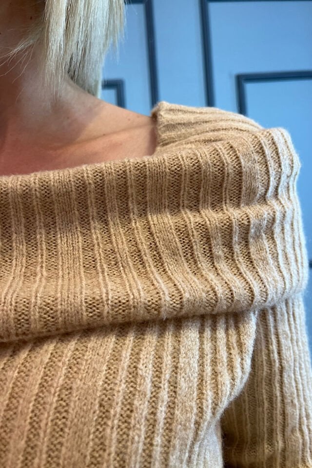 Omuz Detaylı Düğmeli Triko-Camel