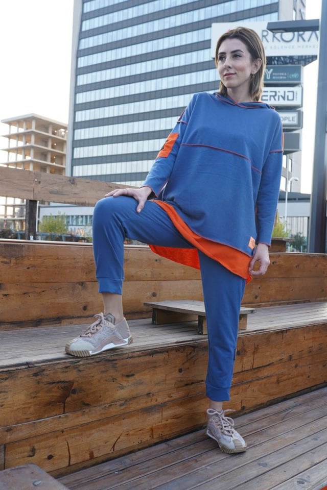 İki Renkli Armalı Eşofman Takım