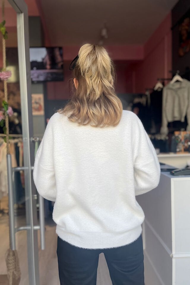 Yumoş B*ymn Kazak-Beyaz