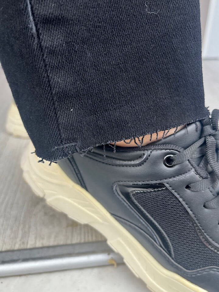 Paçası Kesik Yüksek Bel Orjinal Marka Jean-Siyah