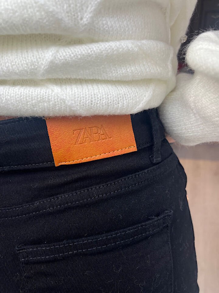 Paçası Kesik Yüksek Bel Orjinal Marka Jean-Siyah