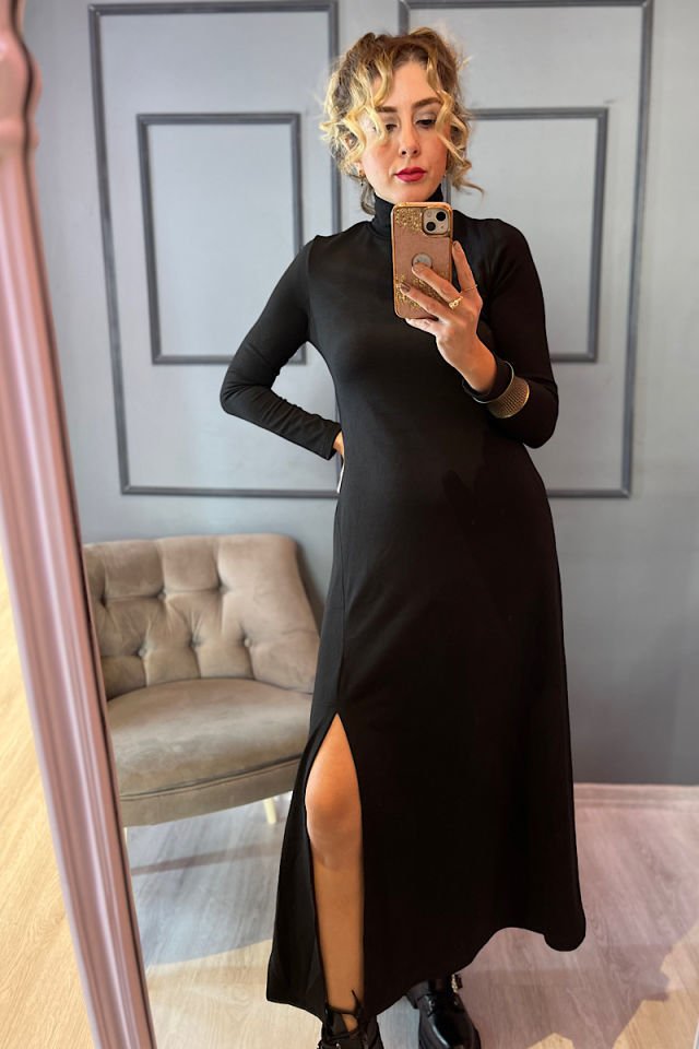 Balıkçı Yaka Yırtmaçlı Çilek Triko Elbise-Siyah