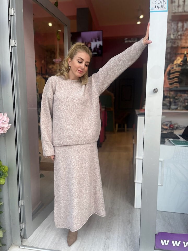 Uzun Etekli Triko Takım-Taş