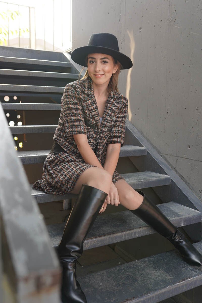 Deri Detaylı Kısa Ceket