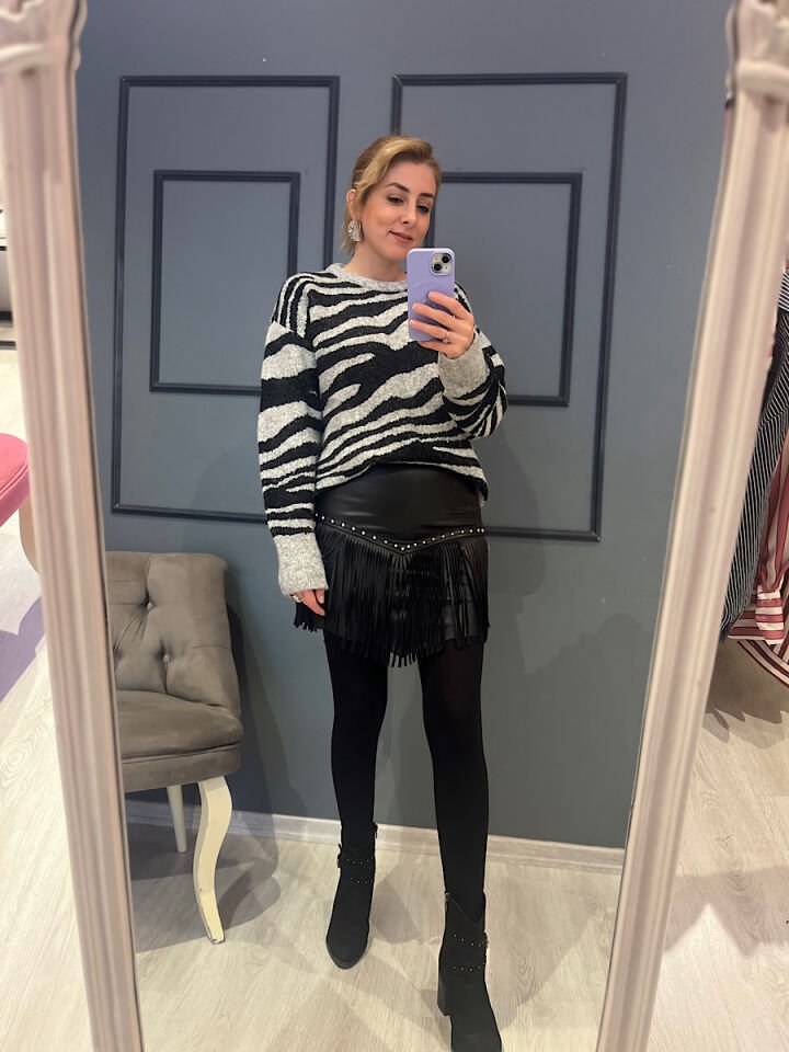 Püsküllü Mini Deri Etek-Siyah