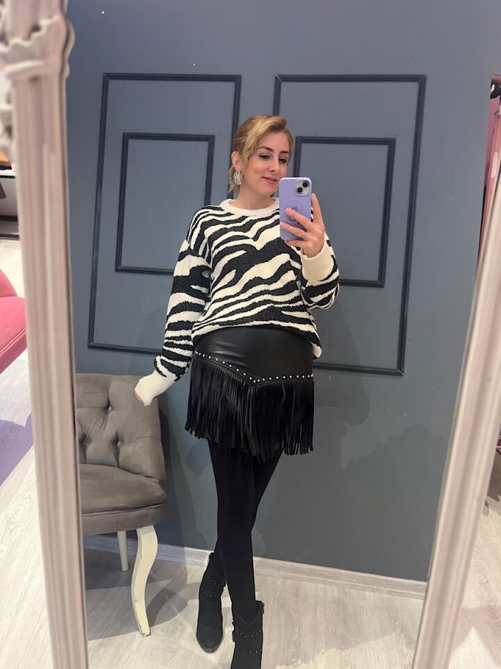 Püsküllü Mini Deri Etek-Siyah