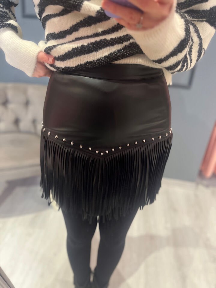 Püsküllü Mini Deri Etek-Siyah