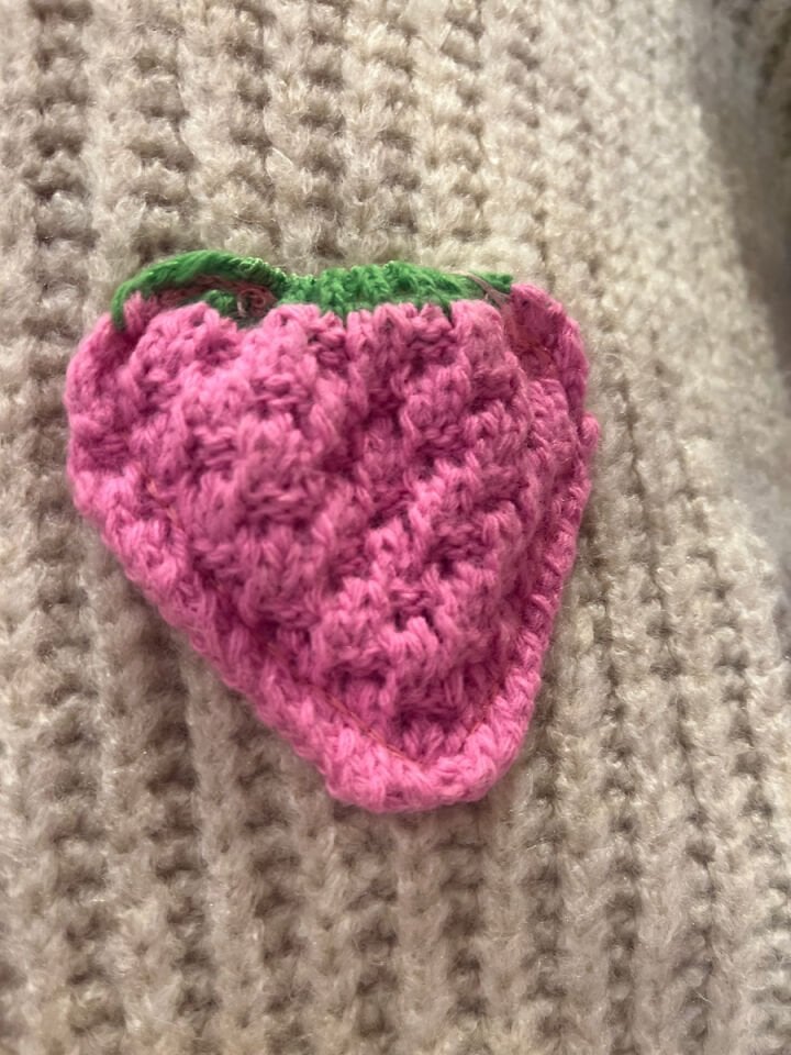 Çilekli Hırka -Krem