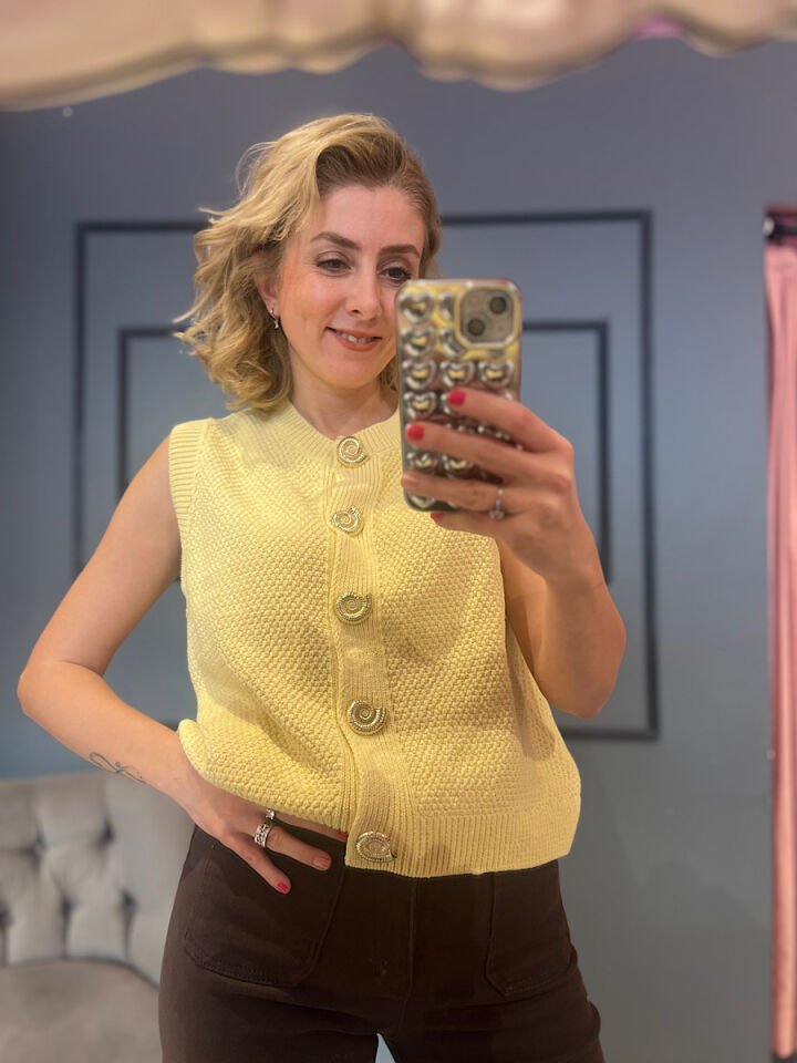 Salyangoz Düğme Triko Yelek-Sarı