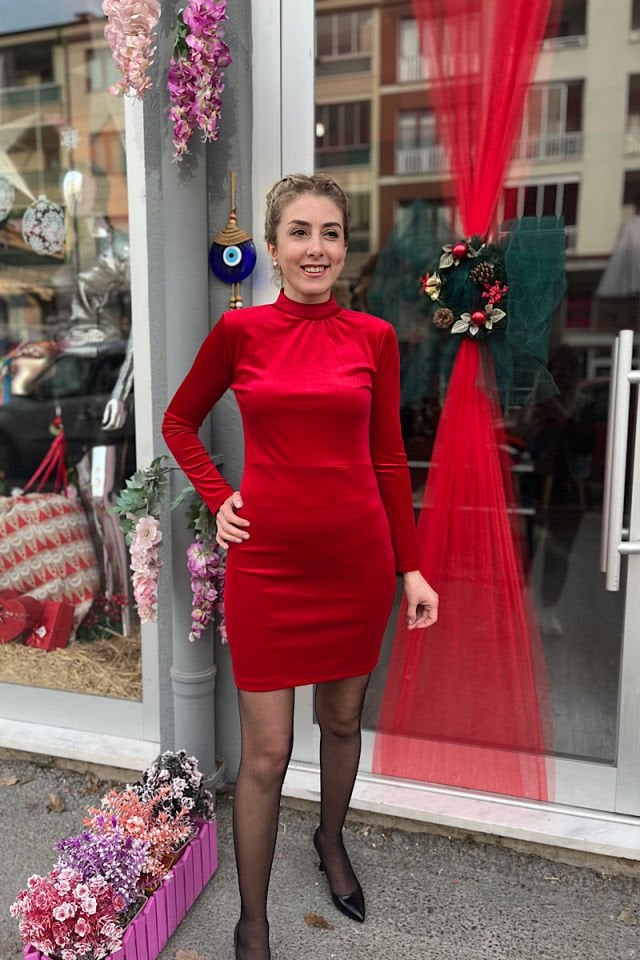 Sırtı Zincirli Elbise