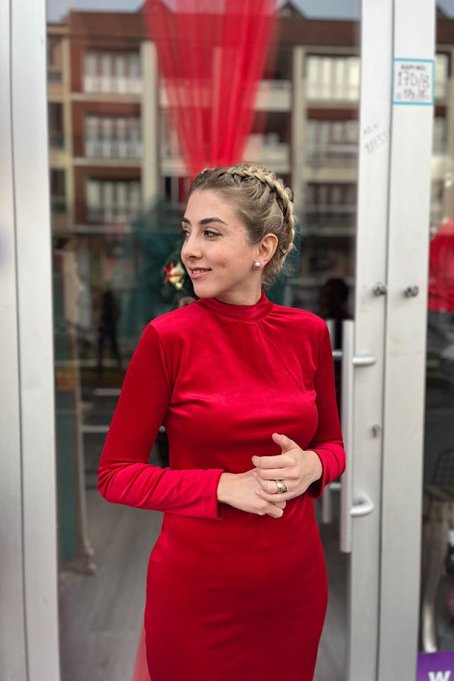 Sırtı Zincirli Elbise