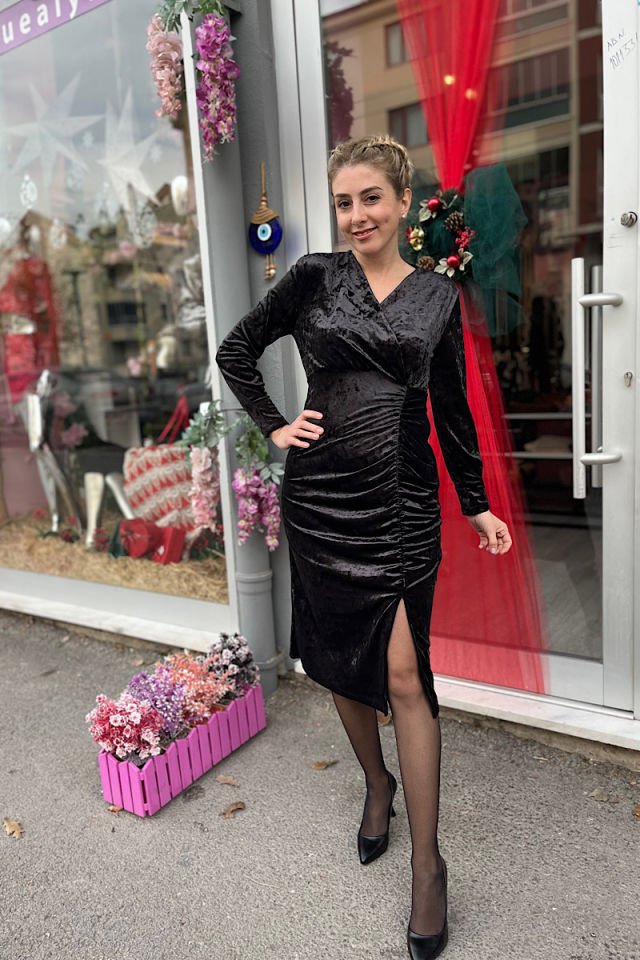 Yırtmaçlı Midi Boy Kadife Elbise