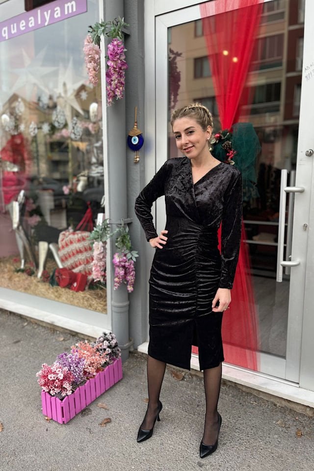 Yırtmaçlı Midi Boy Kadife Elbise