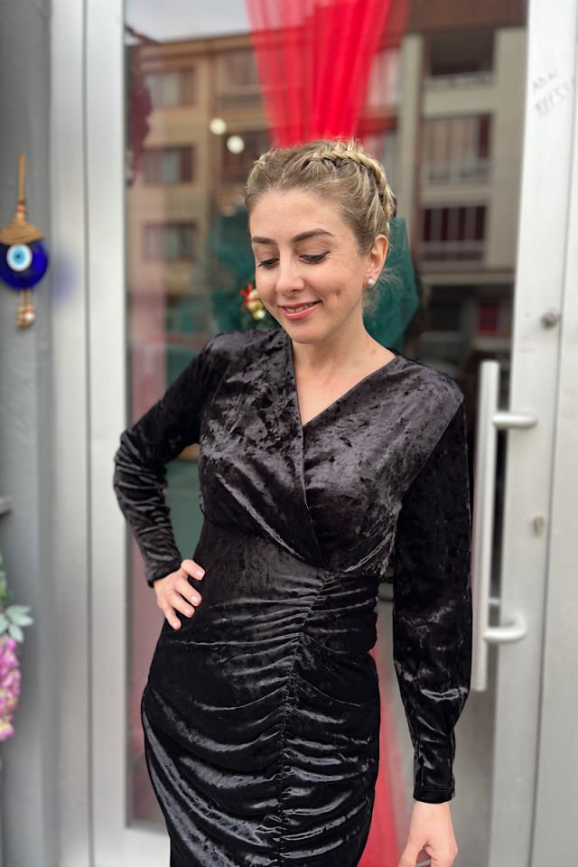 Yırtmaçlı Midi Boy Kadife Elbise