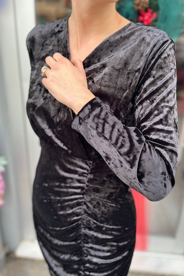 Yırtmaçlı Midi Boy Kadife Elbise