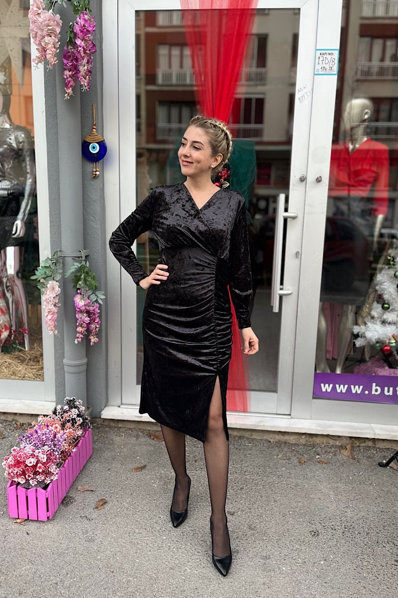 Yırtmaçlı Midi Boy Kadife Elbise