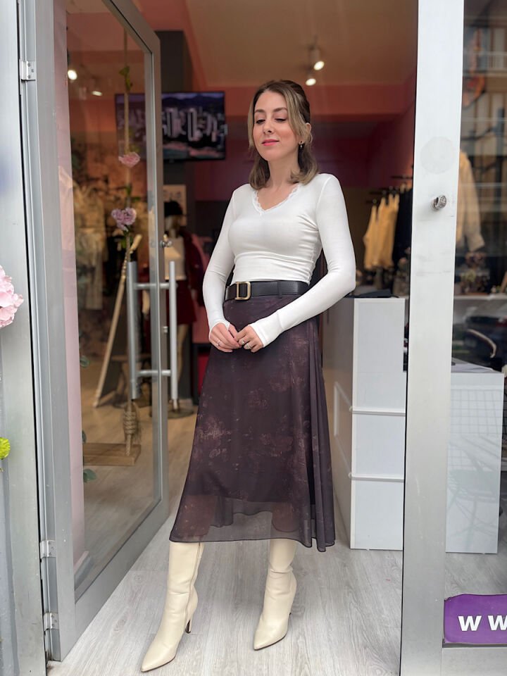 Parmak Geçirmeli Yakası Dantel Body -Ekru