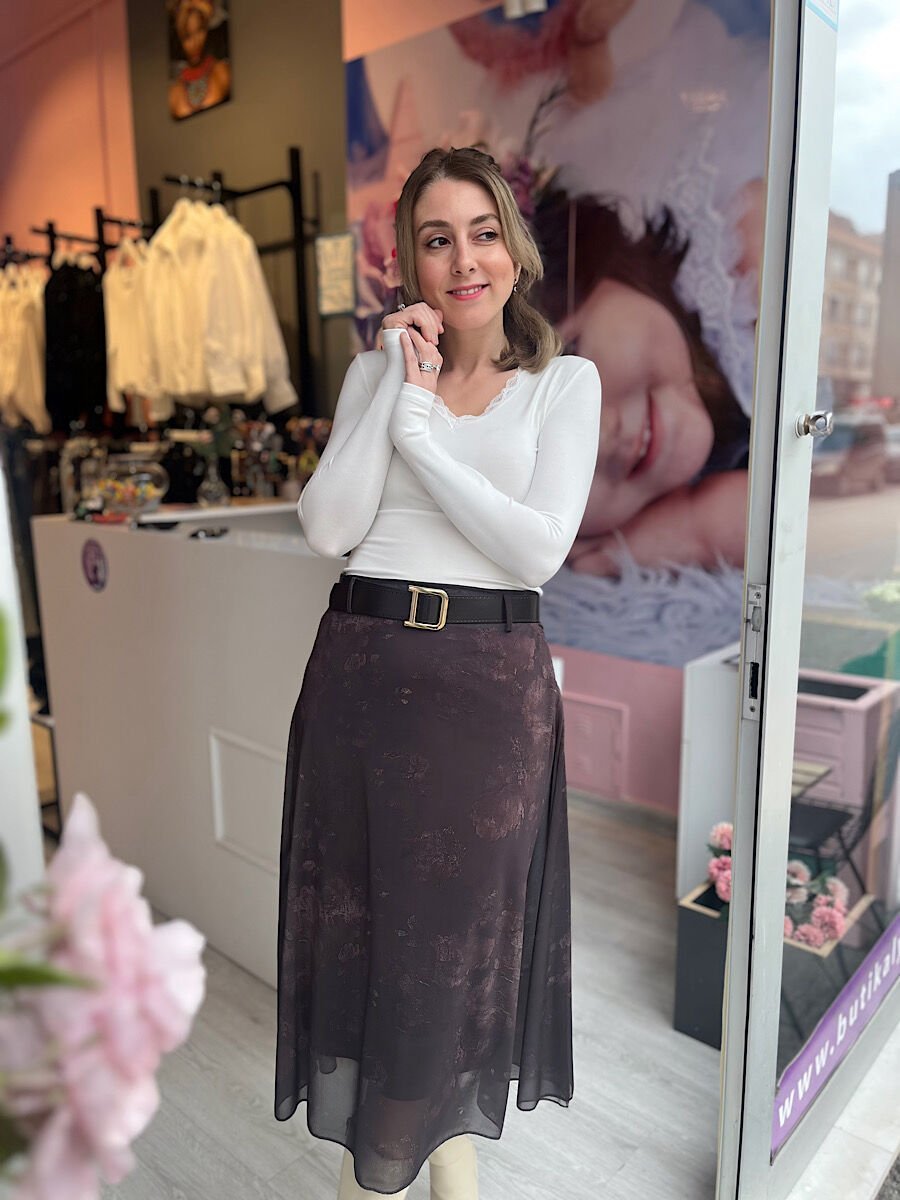 Parmak Geçirmeli Yakası Dantel Body -Ekru