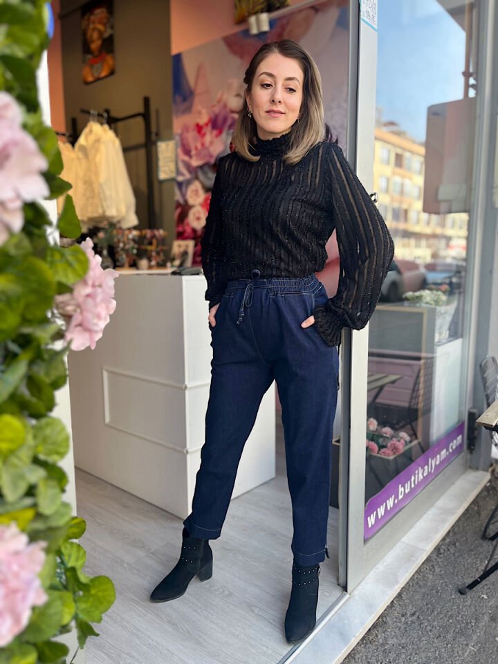 Simli Bileği Lastikli Bluz -Siyah