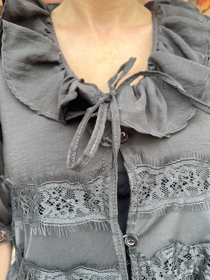 Tül Garnili Bağlama Bluz-Siyah