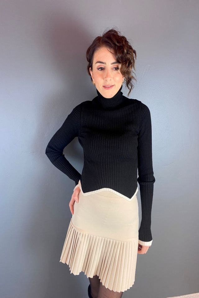 Boğazlı Asimetrik Crop Kazak