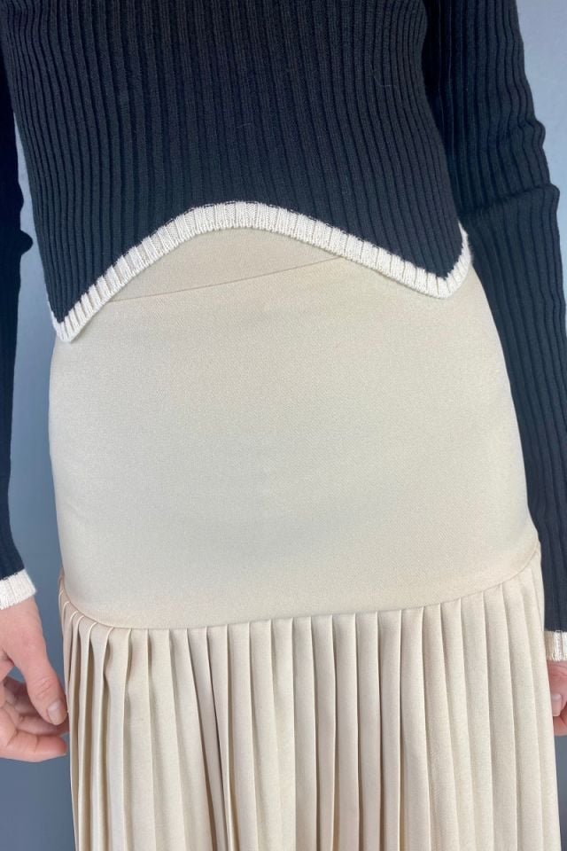 Boğazlı Asimetrik Crop Kazak