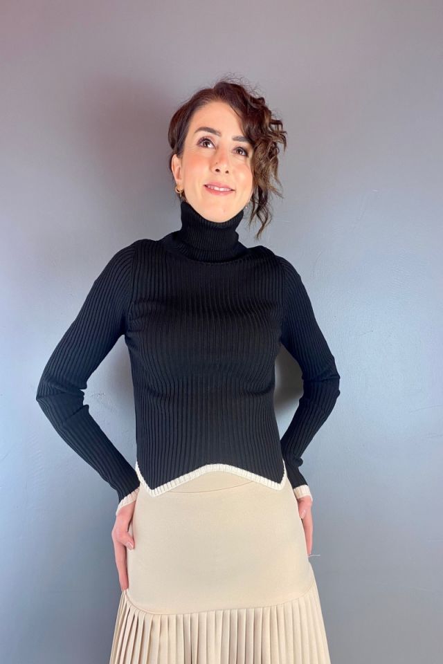 Boğazlı Asimetrik Crop Kazak