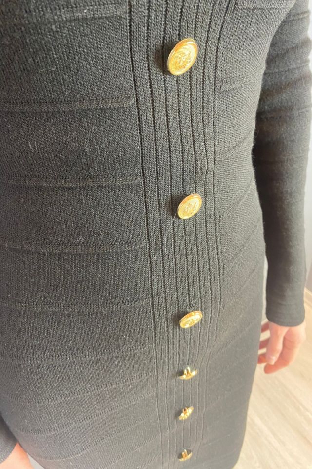 Gold Düğmeli Madonna Yaka Triko Elbise