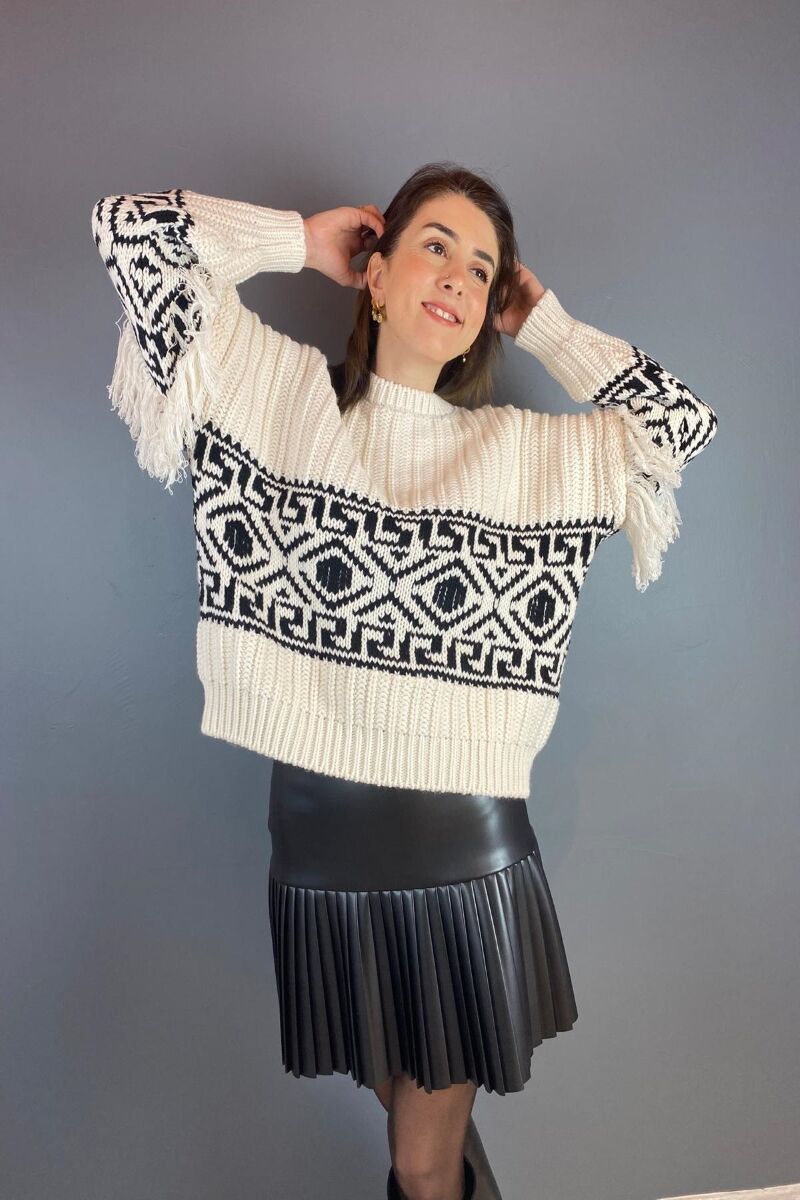 Kolları Püskül Detaylı Kilim Desen Triko