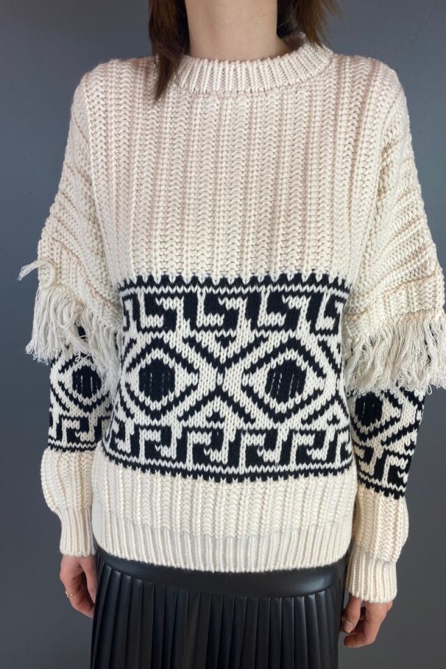 Kolları Püskül Detaylı Kilim Desen Triko