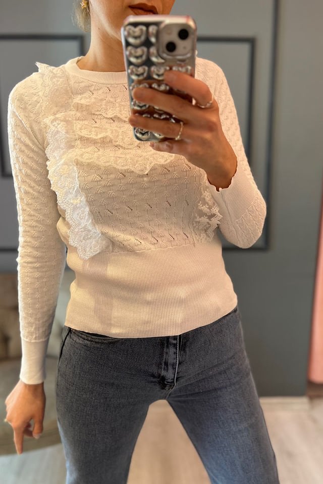 Fırfır Detaylı Triko-Beyaz