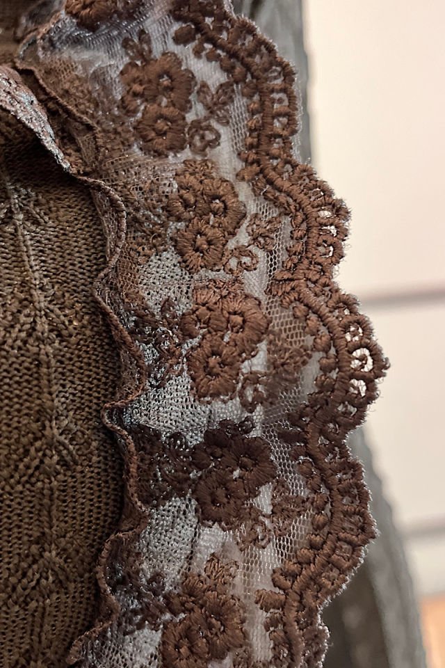 Fırfır Detay Triko-Siyah