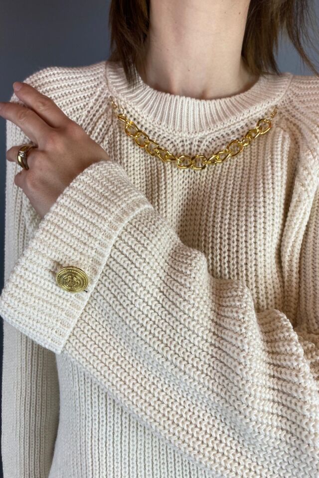 Kol Düğmeli Yaka Zincirli Triko