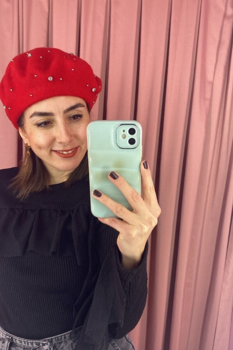 Taşlı Ressam Bere Kırmızı