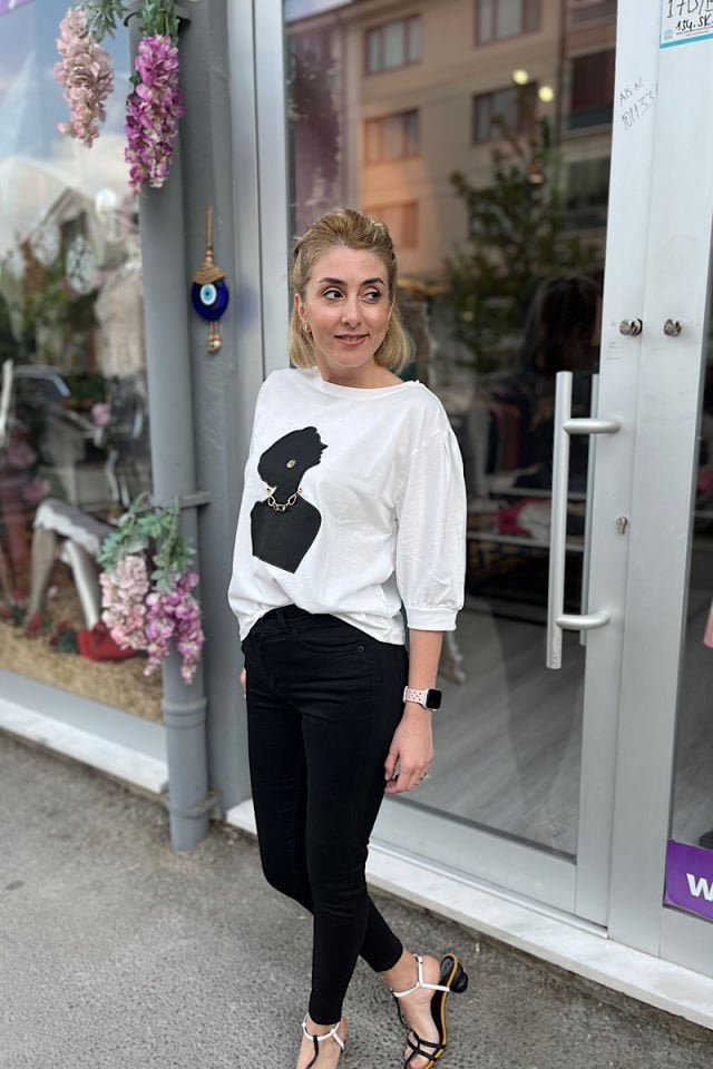 Kolye Aksesuarlı Tişört-Ekru