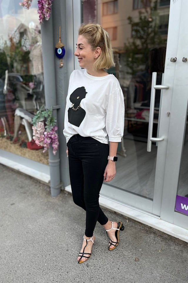 Kolye Aksesuarlı Tişört-Ekru