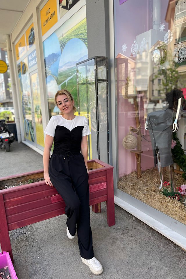 İki Renkli Büzgülü Tişört