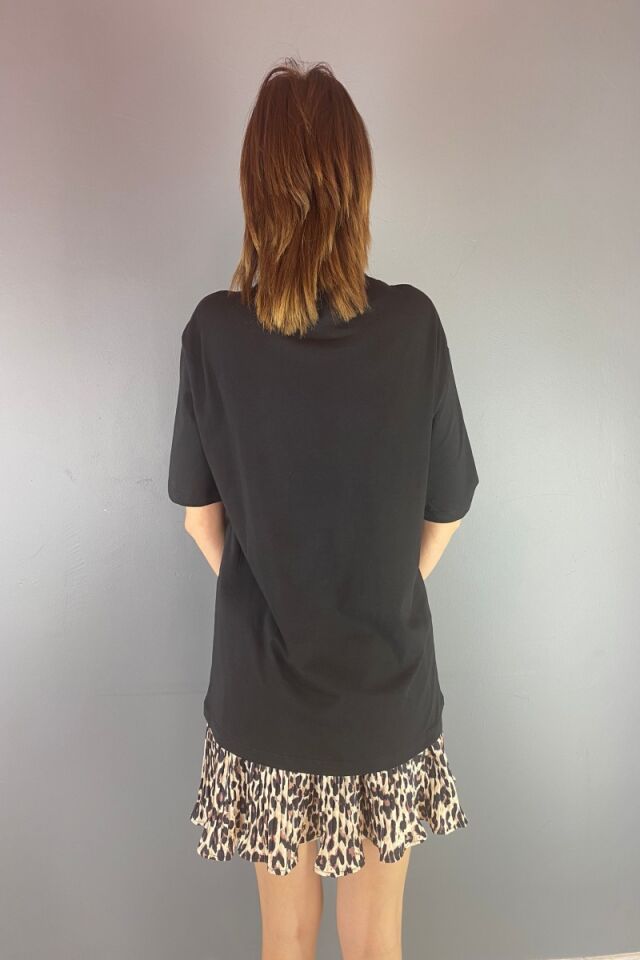 Yakası Zincirli Tişört Siyah