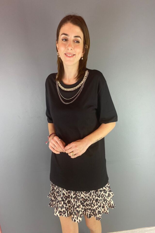 Yakası Zincirli Tişört Siyah