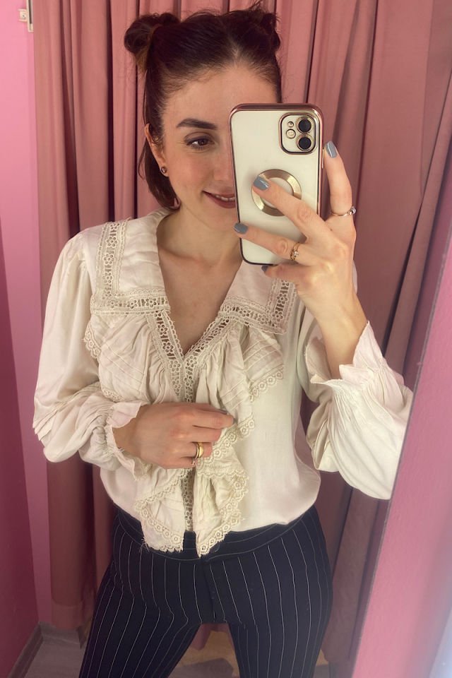 Yakası Fırfırlı Bluz