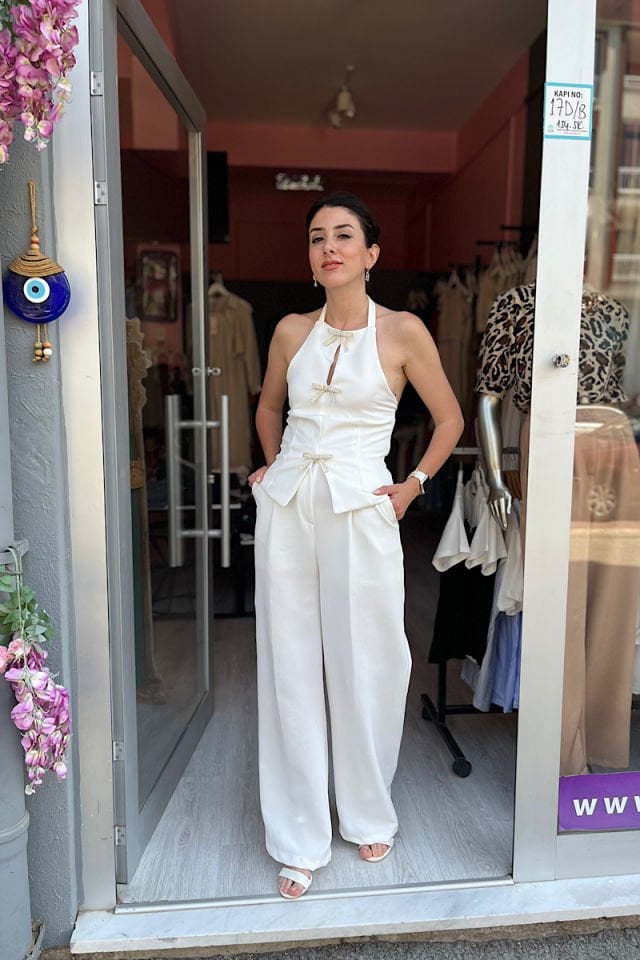 Fiyonklu Boyundan Bağlamalı Bluz-Beyaz