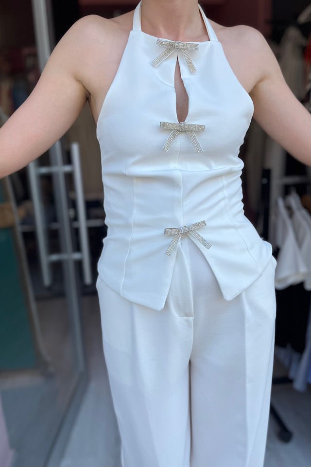 Fiyonklu Boyundan Bağlamalı Bluz-Beyaz