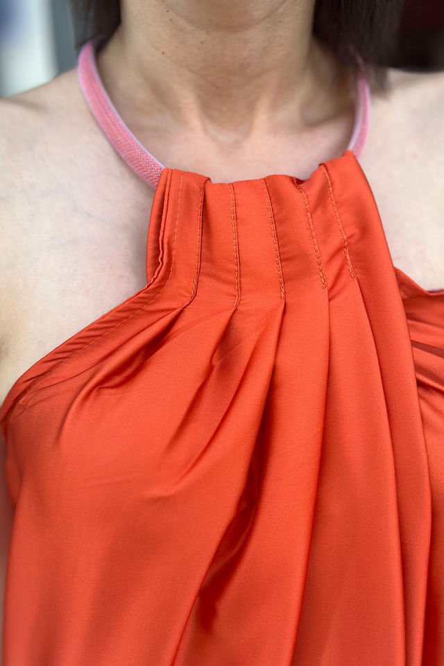 Kolyeli Renkli Saten Elbise