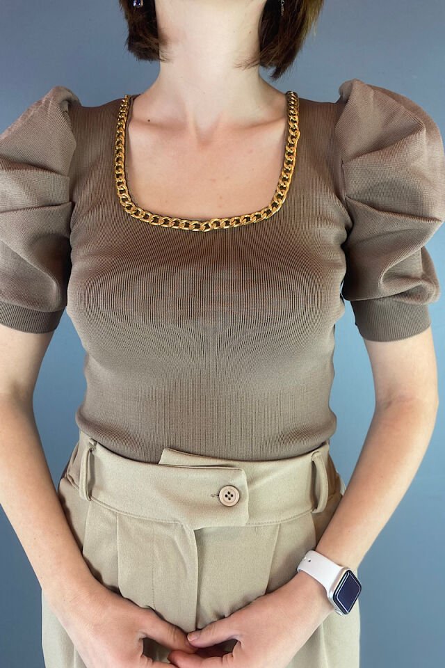 Prenses Kol Yakası Zincirli Triko-Sütlü Kahve