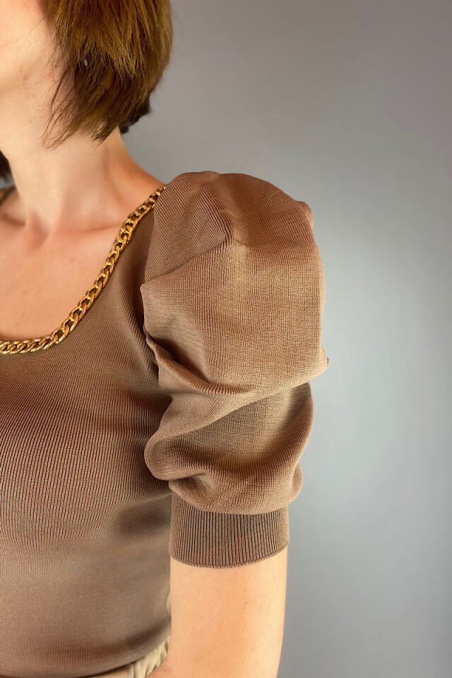 Prenses Kol Yakası Zincirli Triko-Sütlü Kahve