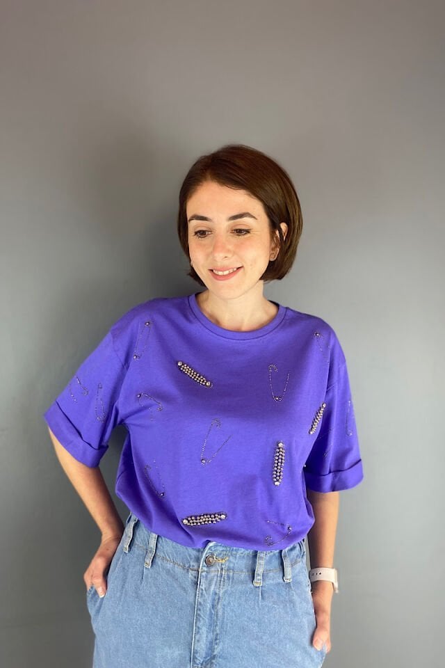 Çengelli İğne Detaylı Tişört -Lila