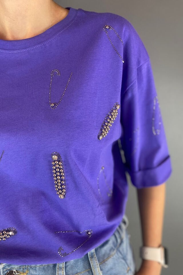 Çengelli İğne Detaylı Tişört -Lila