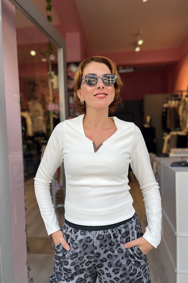 V Yaka Tokalı Bluz-Ekru